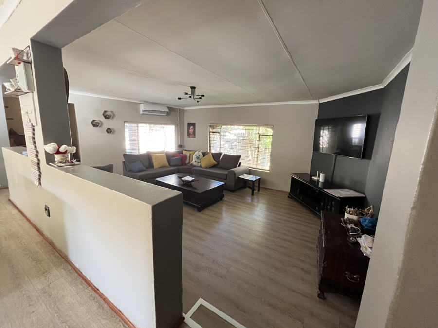 3 Bedroom Property for Sale in Safari Gardens North West